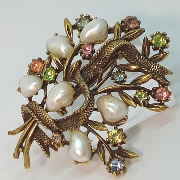 Coro Jewelry - * Vintage Coro Baby Tooth Faux Pearls Flower Bouquet Pin Brooch